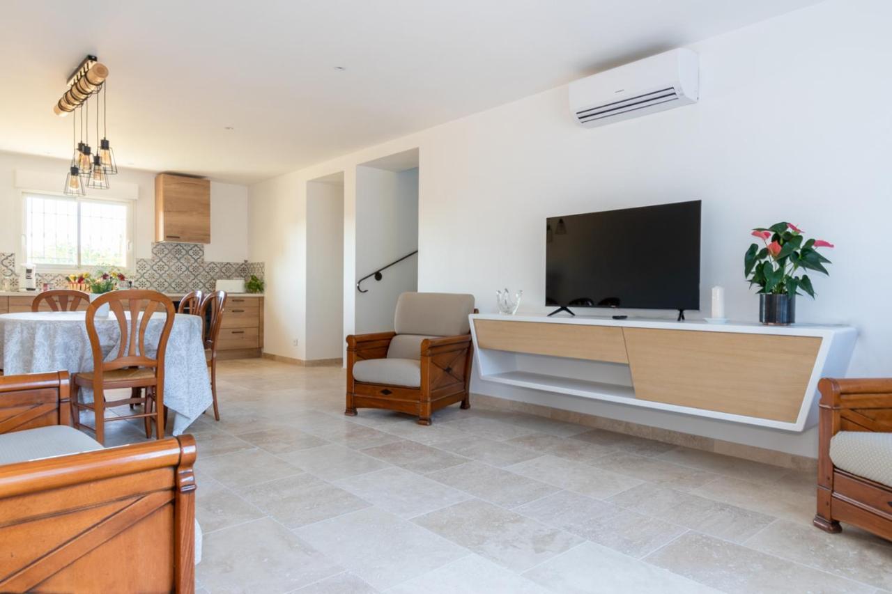 Mas Des Tourterelles Bed & Breakfast Jonquieres  ภายนอก รูปภาพ