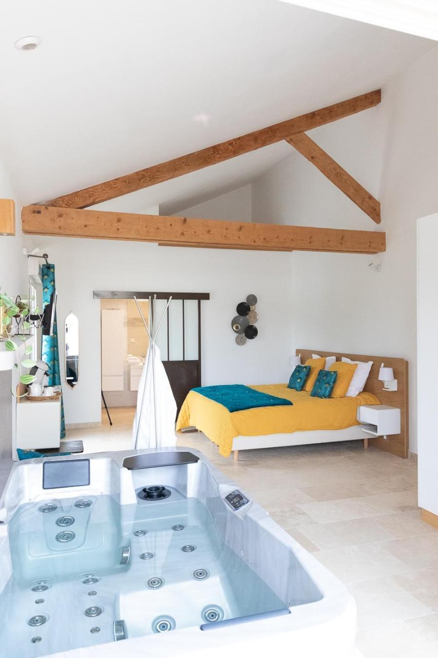 Mas Des Tourterelles Bed & Breakfast Jonquieres  ภายนอก รูปภาพ