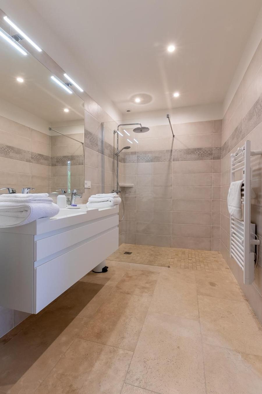 Mas Des Tourterelles Bed & Breakfast Jonquieres  ภายนอก รูปภาพ