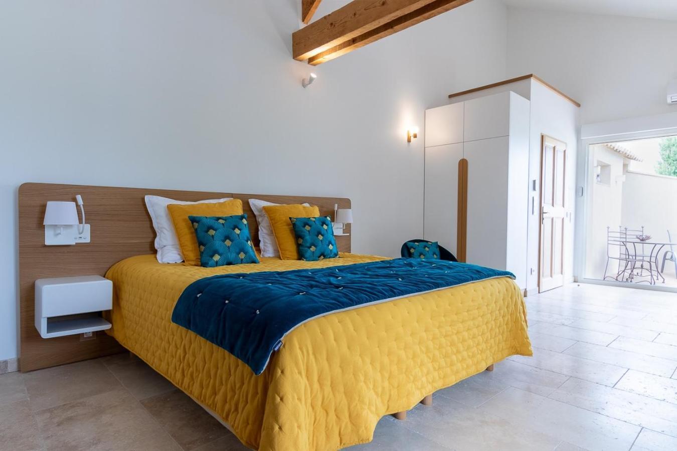 Mas Des Tourterelles Bed & Breakfast Jonquieres  ภายนอก รูปภาพ