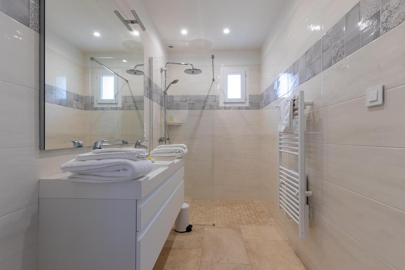 Mas Des Tourterelles Bed & Breakfast Jonquieres  ภายนอก รูปภาพ